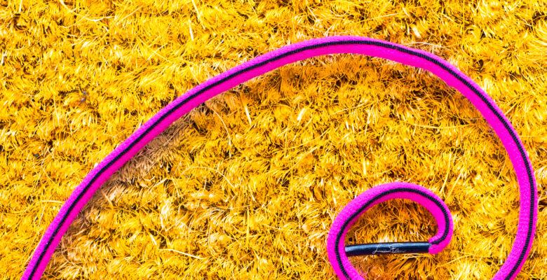 An abstract photo of an apostrophe